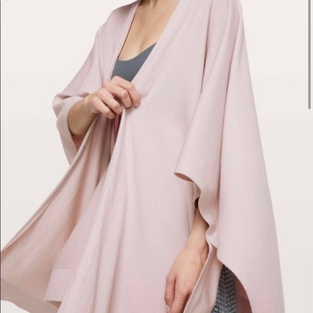 Lululemon Free to Coast Wrap